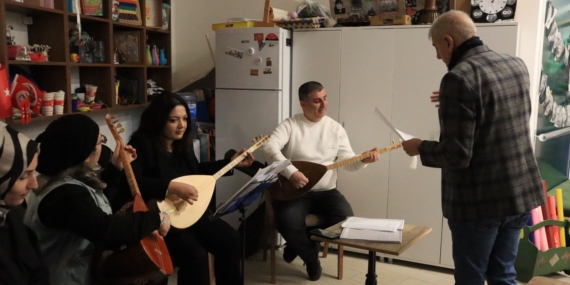 İZMEK bağlama kursundan Alzheimer Yaşam Evi’nde anlamlı dinleti