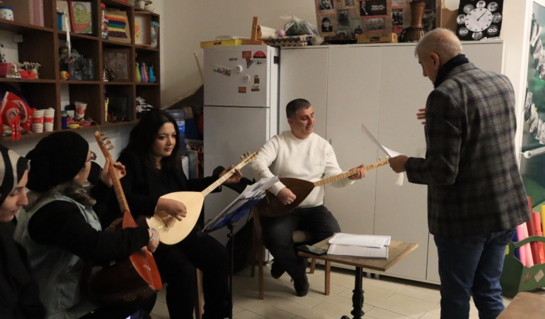 İZMEK bağlama kursundan Alzheimer Yaşam Evi’nde anlamlı dinleti (2)