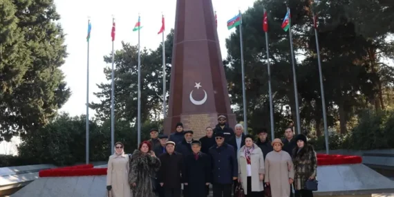 Bakü, Türk kahramanları unutmuyor