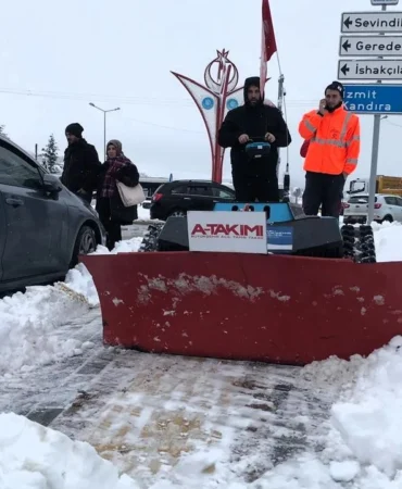 buyuksehirden-karla-mucadelede-robotik-teknoloji-1