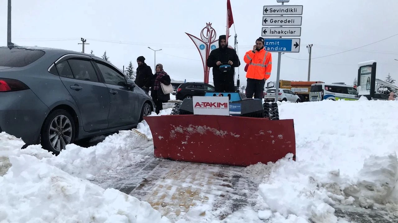 buyuksehirden-karla-mucadelede-robotik-teknoloji-1