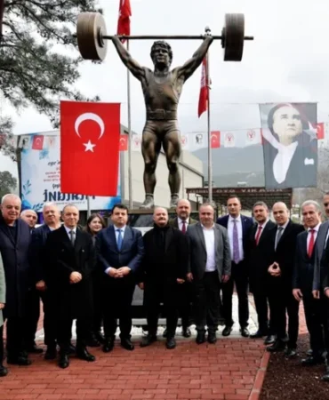 cep-herkulu-nun-heykeli-dikildi-1769236055-449_large