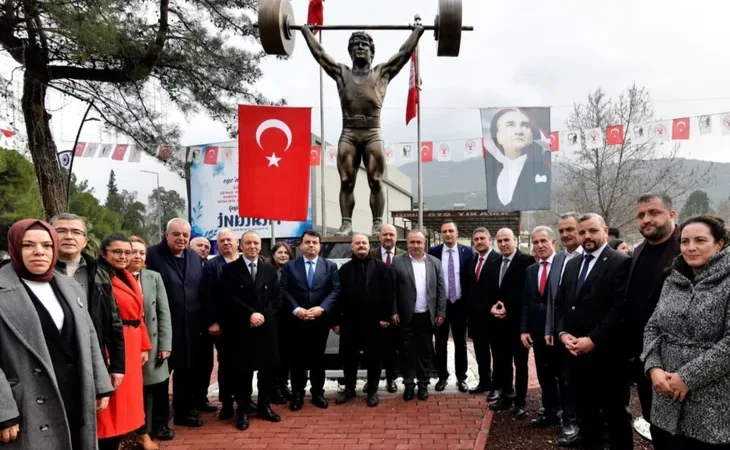 cep-herkulu-nun-heykeli-dikildi-1769236055-449_large