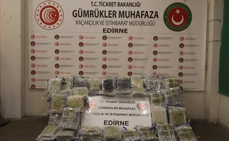 gumruklerde-dev-uyusturucu-operasyonu-1-7-milyar-tl-lik-yakalama-1769324990-538_large