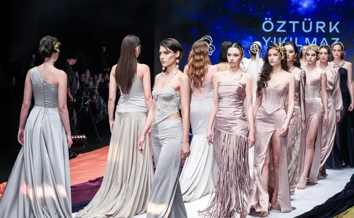 if-wedding-fashion-izmir-de-sessiz-asalet-podyuma-tasindi-1769154640-328_large