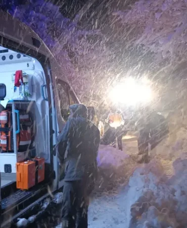 malatya-da-karda-mahsur-kalanlar-kurtarildi-1768243790-59_large