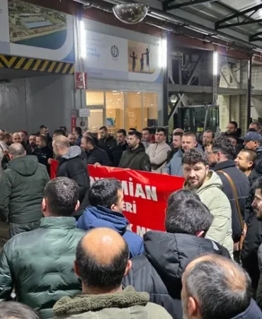 metal-iscileri-4-kez-is-birakiyor-43-fabrikada-uretim-1-saatligine-durdu-1767855151-986_large