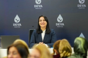 original-zeynep-sudan-yanlis-politikalar-kadinlari-siyasetten-uzaklastirdi-n-7798687-YD4N