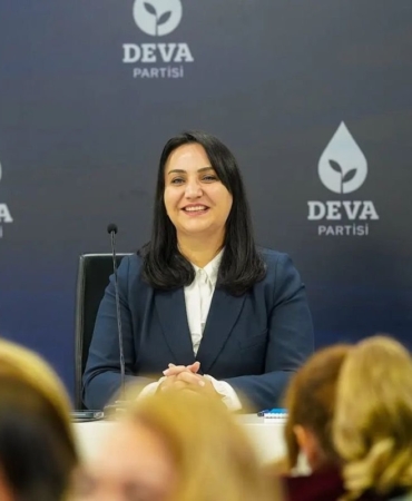 original-zeynep-sudan-yanlis-politikalar-kadinlari-siyasetten-uzaklastirdi-n-7798687-YD4N