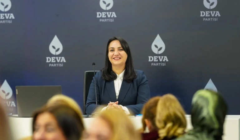 original-zeynep-sudan-yanlis-politikalar-kadinlari-siyasetten-uzaklastirdi-n-7798687-YD4N