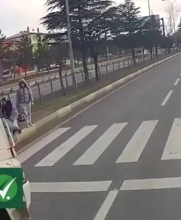 yaya-gecidinde-faciqanin-esiginden-donuldu-kamyon-surucusune-geregi-yapildi-1769322945-181_large