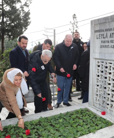 Efsane başkan Leyla Atakan vefatının 55. Yılında mezarı başında anıldı (8)