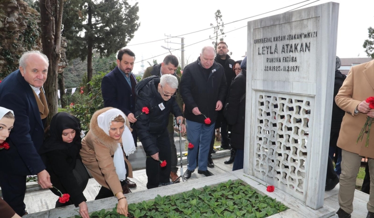 Efsane başkan Leyla Atakan vefatının 55. Yılında mezarı başında anıldı (8)
