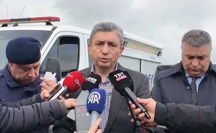 antalya-da-yolcu-otobusu-devrildi-8-olu-26-yarali-1769938506-467_large