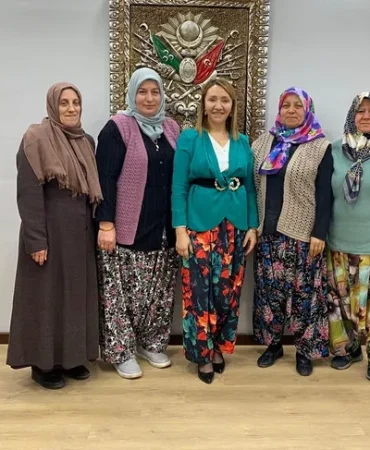 bilecik-pazaryerili-kadinlardan-salvarli-durus-1770698532-106_large