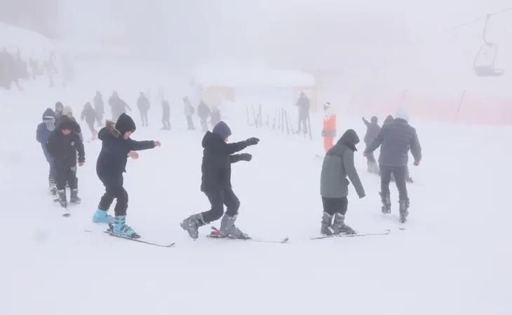 cocuklarin-uludag-da-kar-keyfi-1771055993-311_large