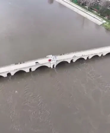 edirne-de-taskin-alarmi-tunca-koprusu-trafige-kapatildi-1771827855-799_large