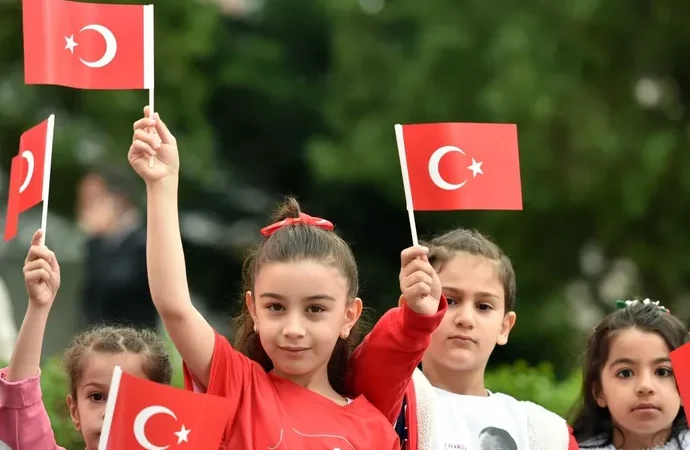 egitimde-ikinci-donem-bayrak-sevgisi-temasiyla-basladi-1770010943-229_large