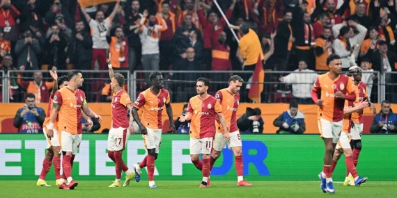 Galatasaray Juventus’u 5-2 yenerek sahadan sildi.