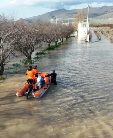 izmir-de-50-yilda-bir-gorulen-meteorolojik-tablo-neden-deniz-yukseldi-1771223857-102_large