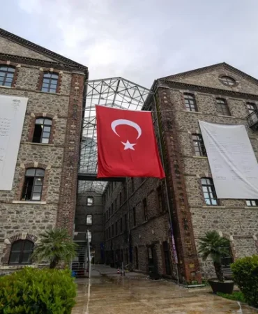 izmir-de-meslek-fabrikasi-na-ata-nin-imzaladigi-belgenin-gorselleri-asildi-1772092337-85_large