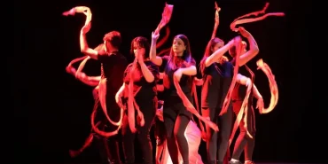 kocaeli-de-40-yillik-tiyatroculara-tas-cikarttilar-1771399796-529_large