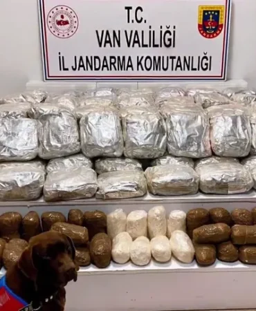 van-ve-hakkari-de-406-kilogram-uyusturucu-ele-gecirildi-1771846566-652_large