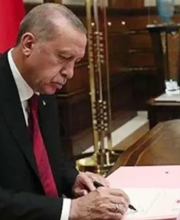 yeni-bakanlarin-yardimcilari-degisti-5-ile-yeni-vali-atandi-1771563280-246_large