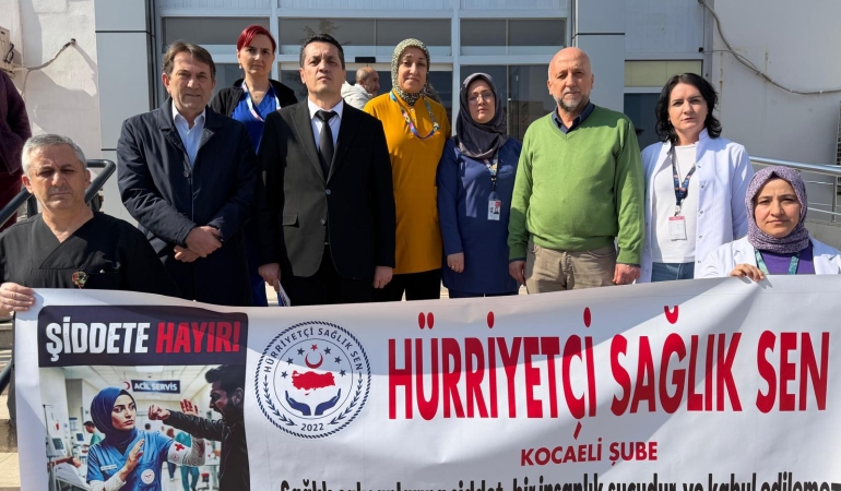 2-temsilciler ve darp edilen Hemşireler İlçe Temsilcisi, İş Yeri baş Temsilcisi ve Kadınlar Kolu Başkan Yardımcısı Toplu halde