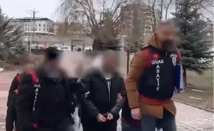 22-ilde-dev-operasyon-390-dolandirici-yakalandi-1772882007-728_large