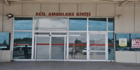 Faikbey Caddesi’nde Buz Sarkıtı Küçük Kızı Yaraladı