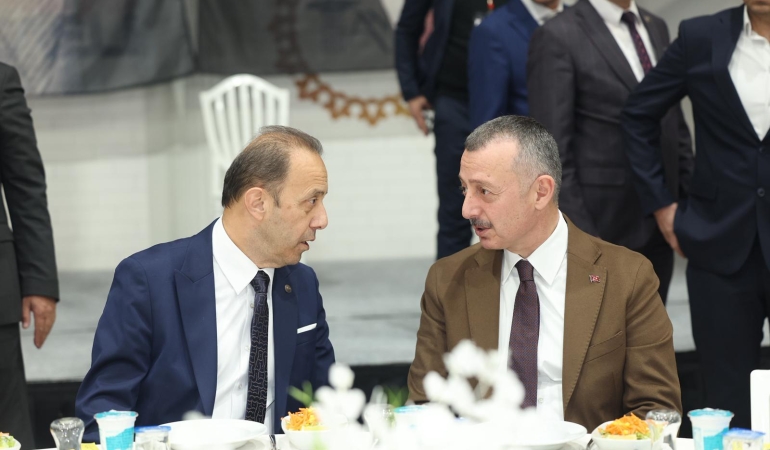 Başkan Büyükakın MHP İl iftarına katıldı (1)