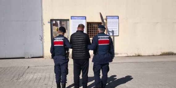 DOLANDIRICILIK SUÇUNDAN ARANAN ŞAHIS BAŞİSKELEDE YAKALANDI