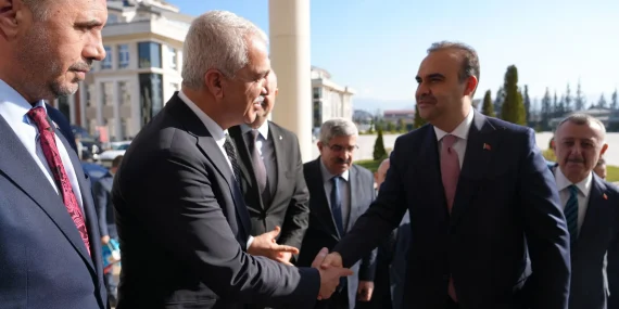 abdurrahman-aslantas-bakan-kacir-ile-kocaeli-sanayisini-gorustu