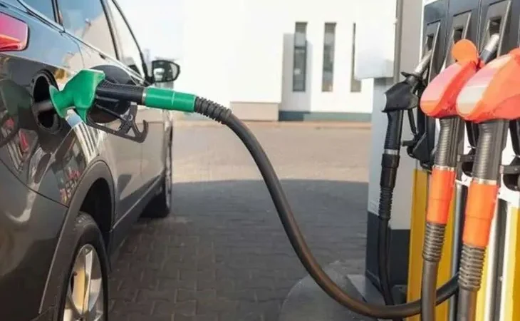 akaryakitta-indirim-yolda-1649487680-855_large