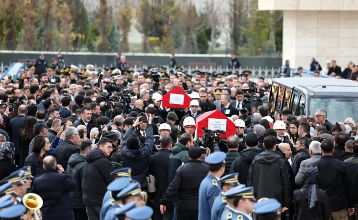 aselsan-sehitleri-ankara-da-son-yolculuguna-ugurlandi-1774272089-10_large