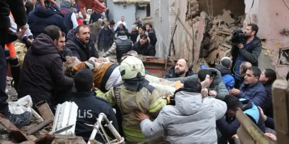 Fatih’te son durum: 1 ölü, 10 yaralı!