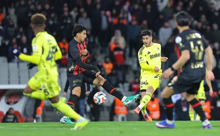 fenerbahce-de-tedesco-krizi-1773440405-864_large