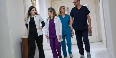 izmir-de-dogduklari-hastanede-sifa-dagitiyorlar-1773386853-794_large