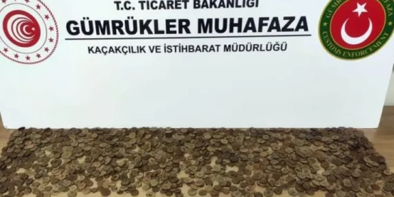 izmir-de-tarihi-eser-kacakciligina-buyuk-darbe-7-bin-550-sikke-ve-figur-ele-gecirildi-1772870590-330_large