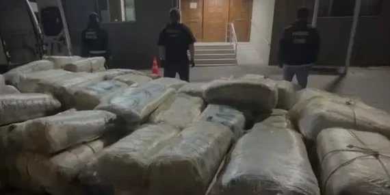 İzmir’de 1 ton 346,5 kg uyuşturucu madde ele geçirildi