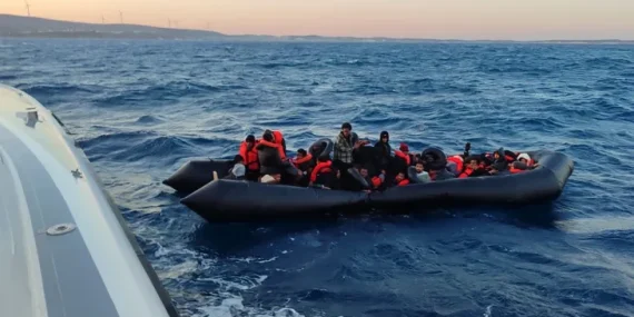 Kaçan bottan düşen 14 düzensiz göçmen öldü