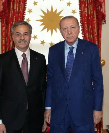 sakarya-cumhurbaskani-erdogan-la-6-ayda-3-kez-gorustu-bu-kez-gundem-tren-raylarinin-yer-altina-alinmasi-1774883484-57_large