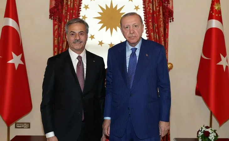 sakarya-cumhurbaskani-erdogan-la-6-ayda-3-kez-gorustu-bu-kez-gundem-tren-raylarinin-yer-altina-alinmasi-1774883484-57_large