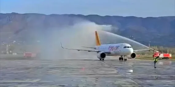 Tokat–İzmir uçuşları başladı… İlk sefere su takı seremonisi
