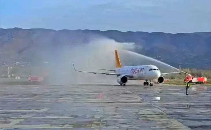 tokat-izmir-ucuslari-basladi-ilk-sefere-su-taki-seremonisi-1774791386-135_large