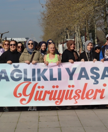 Dünya Sağlık Günü’nde İzmitli kadınlar sağlık için yürüdü (1)