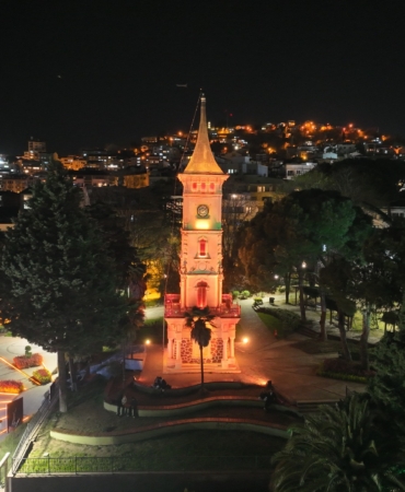 Saat Kulesi gündüz başka gece başka güzel (2)