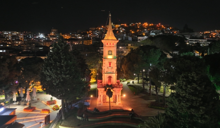 Saat Kulesi gündüz başka gece başka güzel (2)