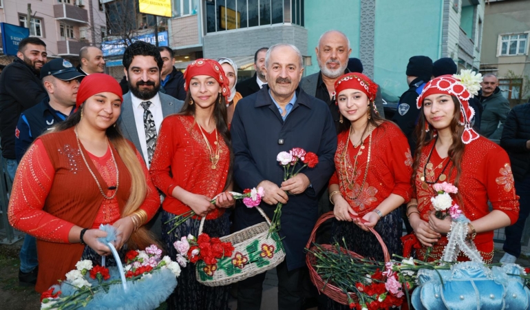 Aynı Bağın Gülüyüz Biz